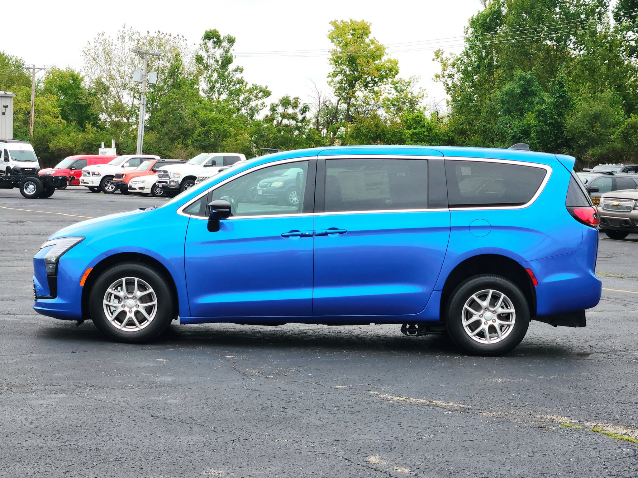New 2027 Chrysler Pacifica Select FWD image 13
