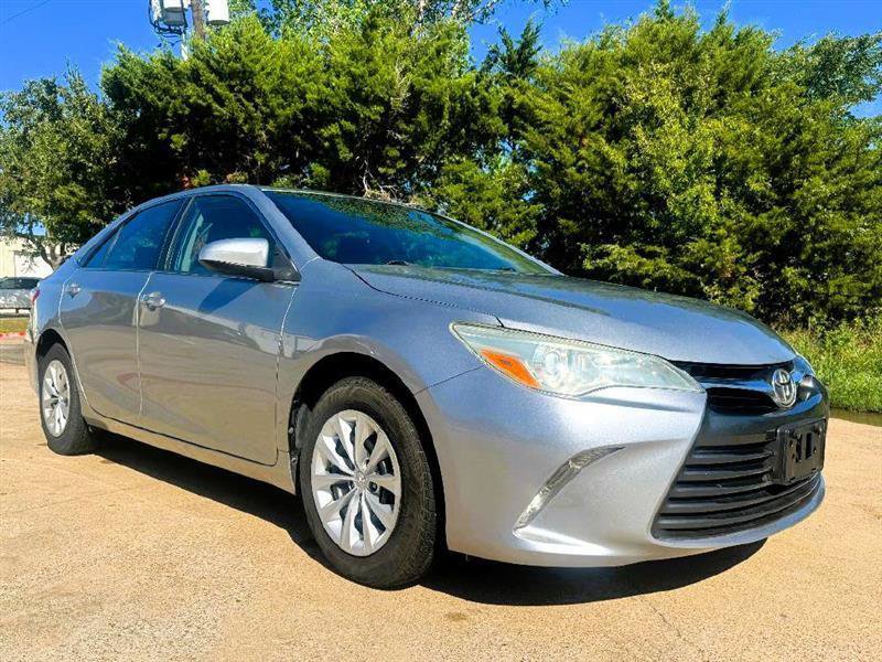 Used 2015 Toyota Camry LE FWD image 3