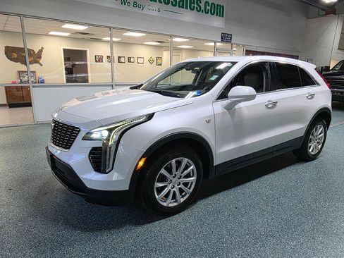 Used 2019 Cadillac XT4 Luxury w/ Cold Weather Package AWD/4WD image 2