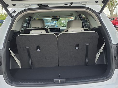Certified 2025 Kia Sorento EX image 9