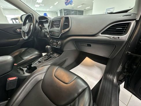 Used 2020 Jeep Cherokee Latitude Plus w/ Cold Weather Group image 30