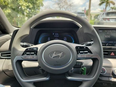 Certified 2025 Hyundai Elantra SE FWD image 20