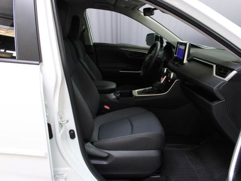 Used 2025 Toyota RAV4 LE AWD/4WD image 38