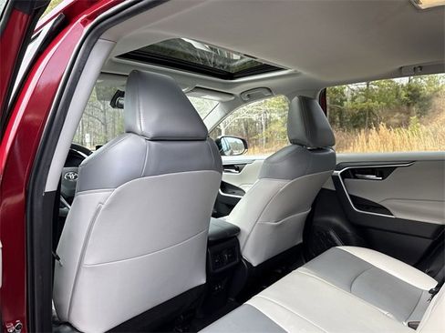 Used 2020 Toyota RAV4 XLE Premium image 27