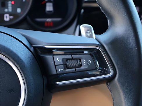 Certified 2023 Porsche Macan AWD/4WD image 29