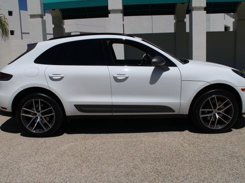 Certified 2026 Porsche Macan Turbo AWD/4WD image 8