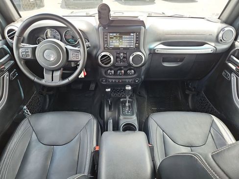 Used 2016 Jeep Wrangler Unlimited Rubicon w/ Connectivity Group AWD/4WD image 18