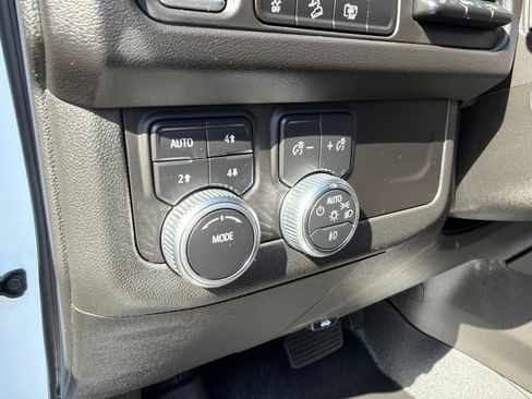 Used 2023 GMC Yukon XL AT4 w/ Technology Package AWD/4WD image 21