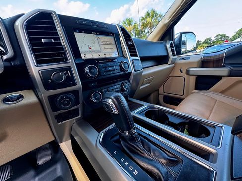 Used 2017 Ford F150 Lariat RWD image 11