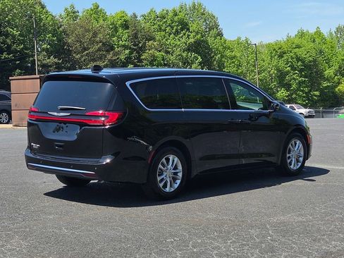 New 2026 Chrysler Pacifica Select image 9