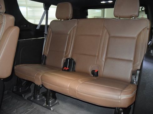 Used 2024 Chevrolet Suburban High Country image 42