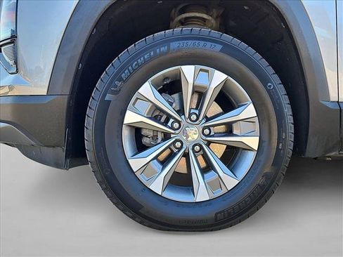 Used 2025 Chevrolet Equinox LT AWD/4WD image 24