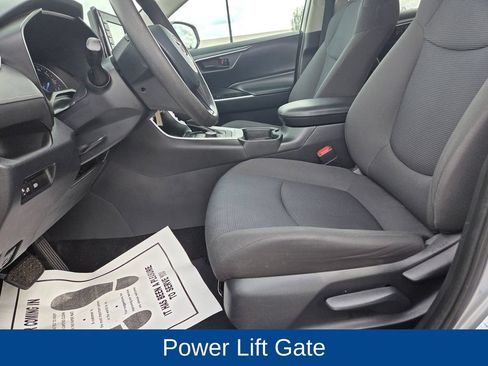 Used 2019 Toyota RAV4 LE w/ Carpet Mat Package AWD/4WD image 16
