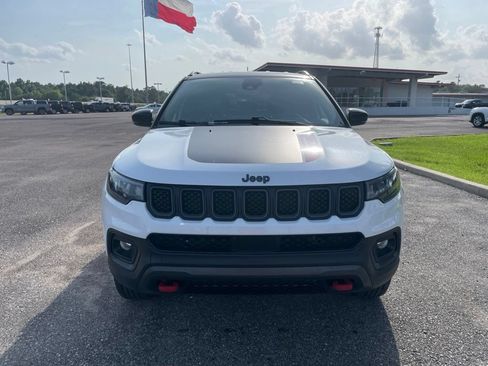 Used 2023 Jeep Compass Trailhawk AWD/4WD image 3