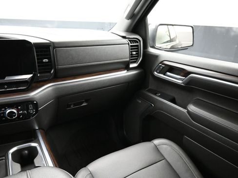 Used 2022 GMC Sierra 1500 SLT w/ SLT Premium Package AWD/4WD image 15
