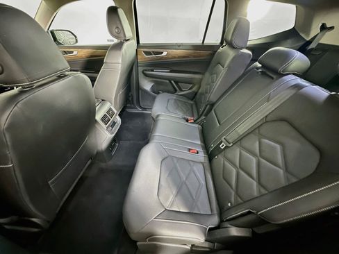 Used 2025 Volkswagen Atlas SE FWD image 28