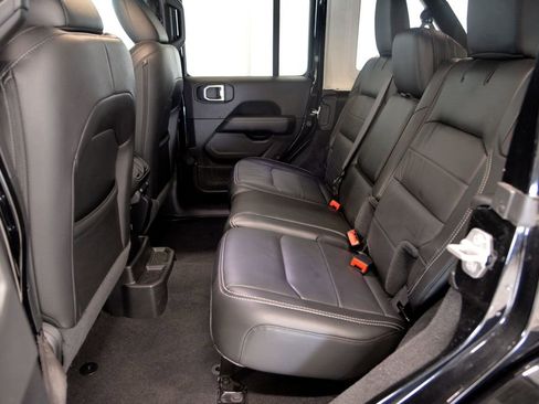 Used 2021 Jeep Wrangler Unlimited Sahara image 28