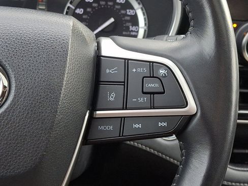 Used 2022 Toyota Highlander XLE image 24