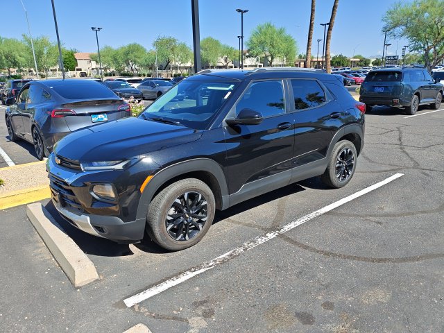 Used 2023 Chevrolet TrailBlazer LT FWD image 2