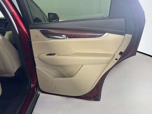 Used 2018 Cadillac XT5 Luxury FWD image 28