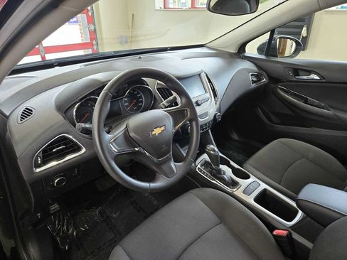 Used 2017 Chevrolet Cruze LS FWD image 17