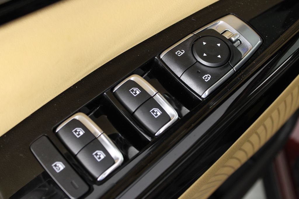 Used 2022 Kia Carnival EX FWD image 22