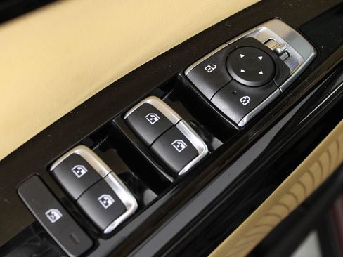 Used 2022 Kia Carnival EX FWD image 22