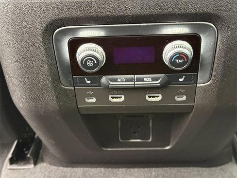 Used 2021 GMC Yukon SLT w/ SLT Luxury Plus Package image 32