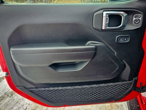 Certified 2022 Jeep Wrangler Willys image 10