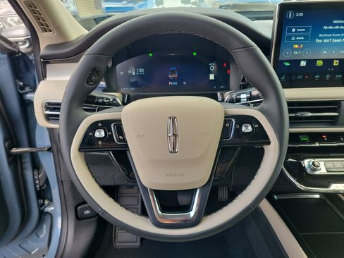 Used 2025 Lincoln Corsair AWD w/ Rear Removable Package Tray image 23