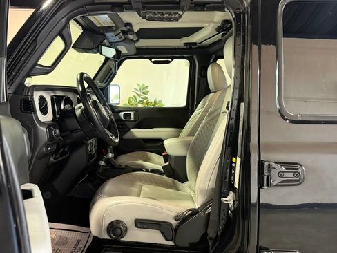 Used 2022 Jeep Gladiator Overland AWD/4WD image 16