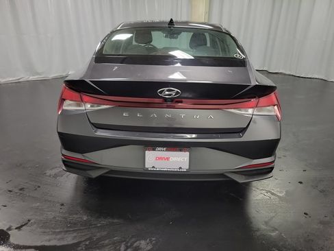 Used 2022 Hyundai Elantra SEL FWD image 7