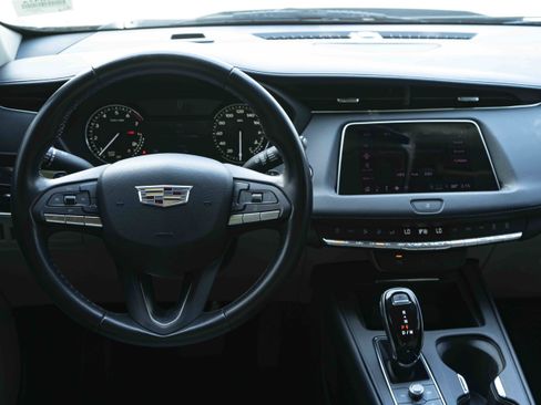Used 2023 Cadillac XT4 Luxury FWD image 19