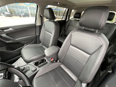 Used 2019 Volkswagen Tiguan SE image 16