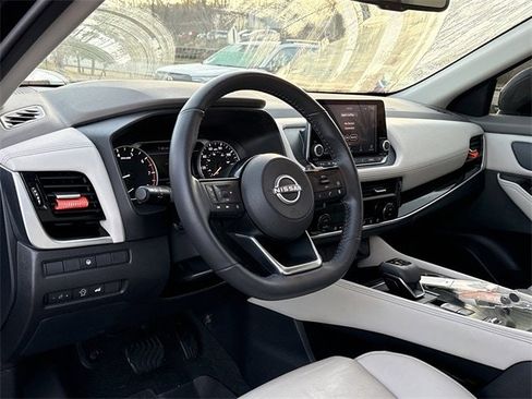 Used 2023 Nissan Rogue SL image 10
