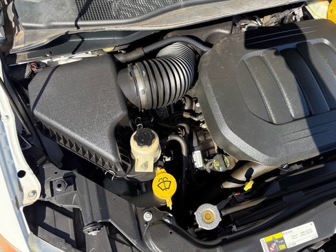 Used 2014 RAM C/V Tradesman image 11