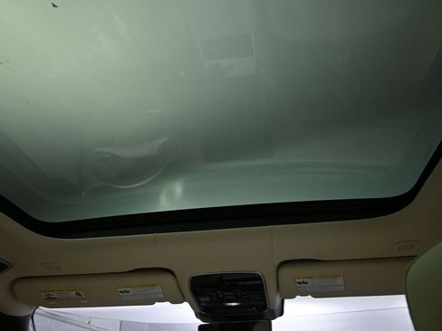 Used 2025 Land Rover Range Rover Autobiography image 23