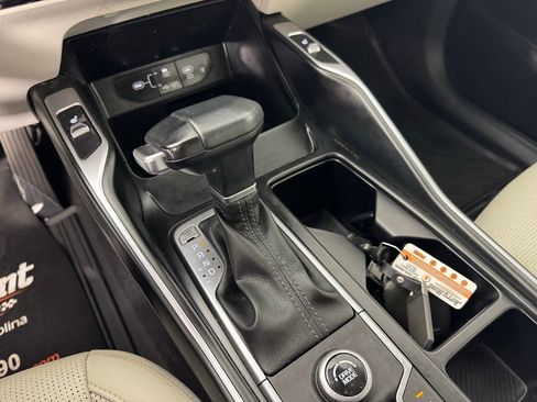 Used 2025 Kia Sorento S image 19