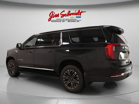 Used 2025 GMC Yukon XL Elevation w/ Elevation Premium Package AWD/4WD image 4