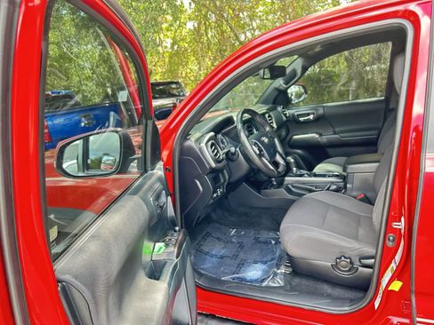 Used 2018 Toyota Tacoma TRD Off-Road RWD image 10