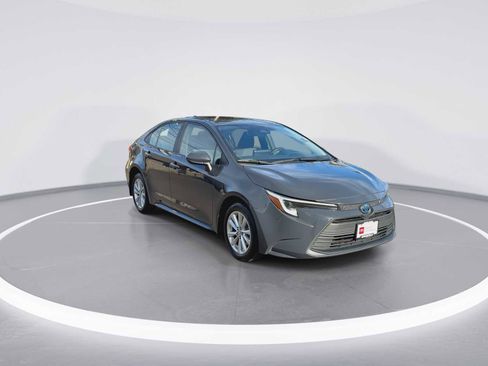 Used 2023 Toyota Corolla LE w/ LE Premium Package image 2