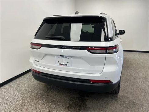 Certified 2024 Jeep Grand Cherokee Altitude image 6