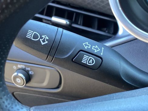 Used 2021 Chevrolet Malibu LT FWD image 17