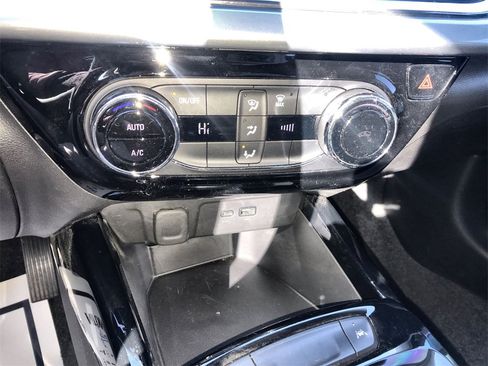 Used 2025 Chevrolet Trax LT image 18