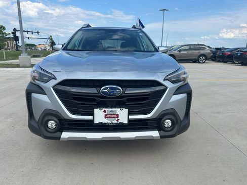 Used 2025 Subaru Outback Touring AWD/4WD image 3