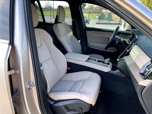 Used 2026 Volvo XC90 B5 Plus image 10