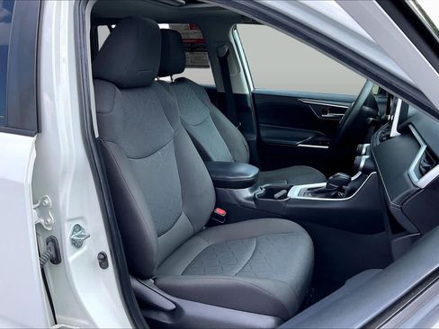 Used 2024 Toyota RAV4 XLE w/ Convenience Package FWD image 9