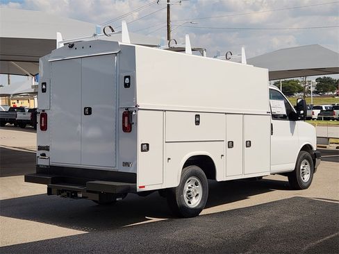 New 2025 Chevrolet Express 3500 w/ Power Convenience Package image 4