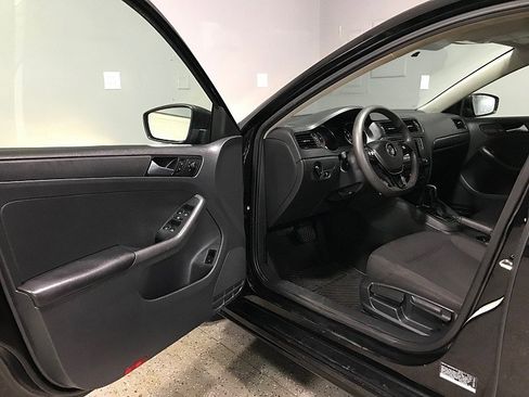 Used 2016 Volkswagen Jetta S image 9