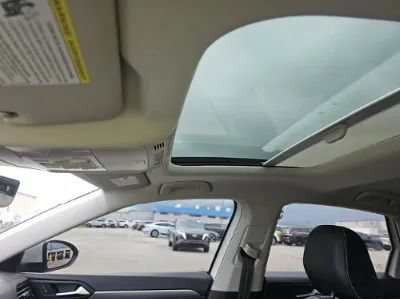Used 2024 Volkswagen Jetta SE w/ Panoramic Sunroof Package FWD image 13